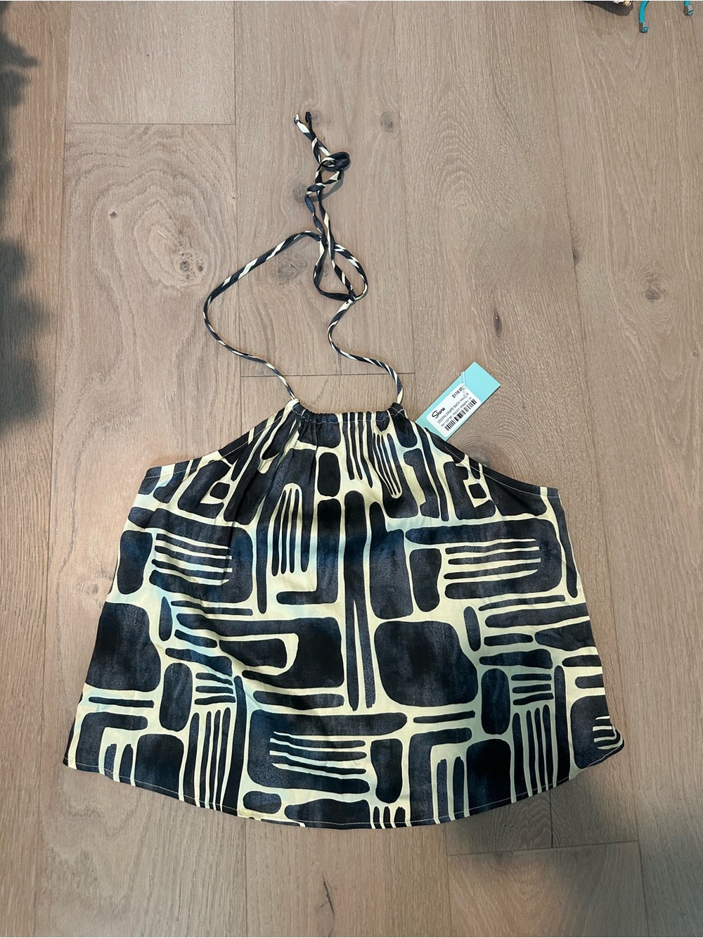 Geometric Print Halter Tank Top in Black & Cream